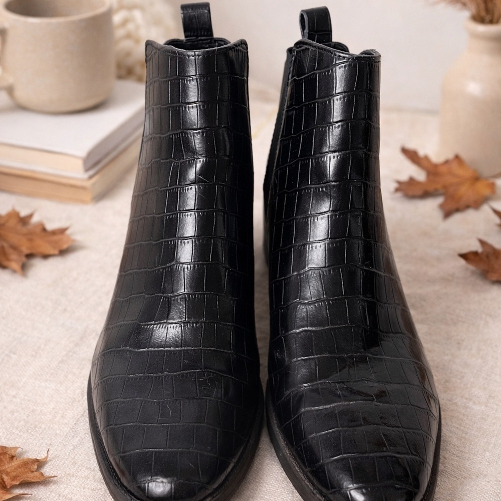 Dolce Vita Tristan Black Croc Embossed Ankle Boots Sz 8